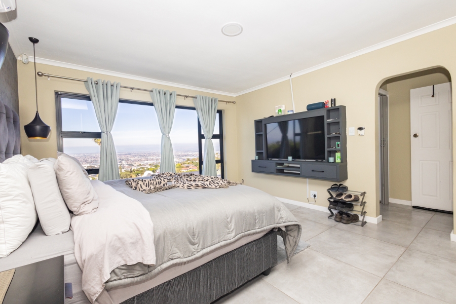 4 Bedroom Property for Sale in Loevenstein Western Cape